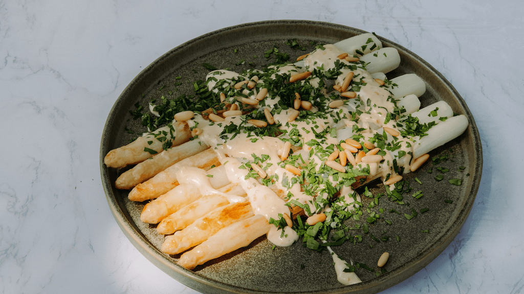 Gerösteter Spargel mit Tahini-Sauce