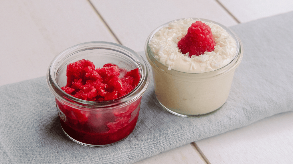 Himbeer-Granita mit Weiße Mousse au Chocolat