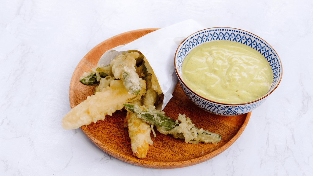 Spargel im Tempuramantel mit Wasabi-Mayonnaise