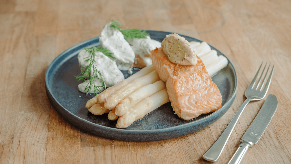 Lachsfilet mit Spargel und Honig-Senf Butter