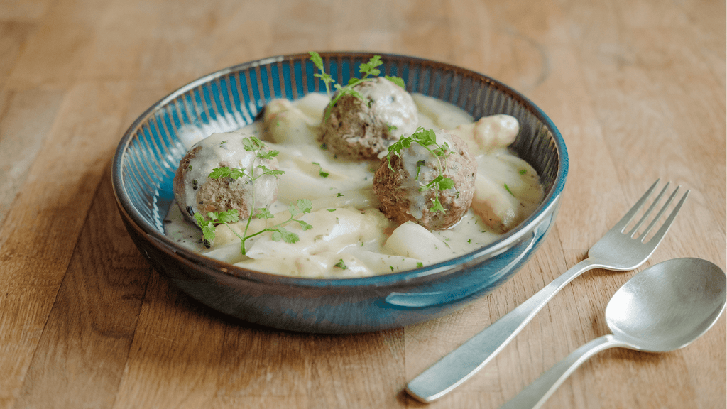 Spargelragout mit Königsberger Klopse